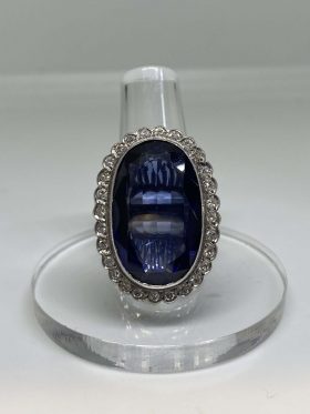 18K White Gold Sapphire Ring