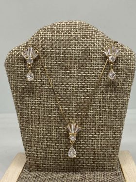 18K Yellow Gold Diamond Pendant And Earring Set
