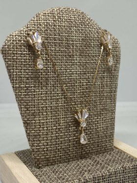 18K Yellow Gold Diamond Pendant And Earring Set