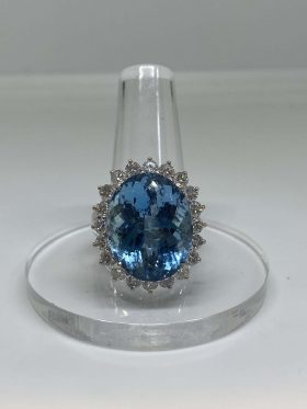 18K White Gold Oval Cut Aquamarine Ring